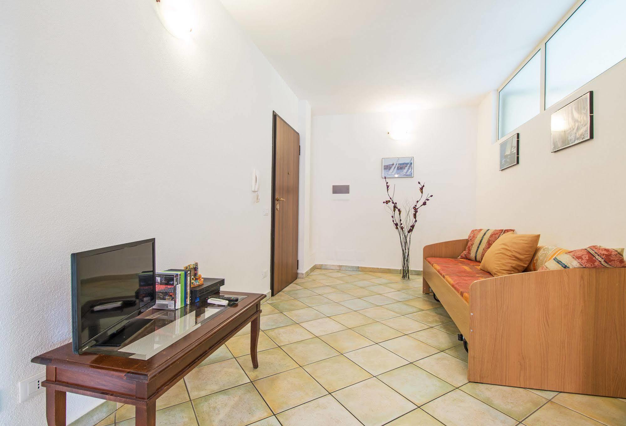 Residenza Maria Antonia - Private Apartment Orosei Eksteriør bilde